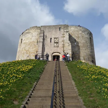 Quiet House, Prkg-3 Cars, Contractors & Families, Centre 10mins *